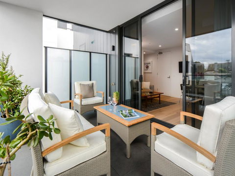 Boutique Stays - The Lincoln, South Yarra Apartment - Surfers Gold Coast 1