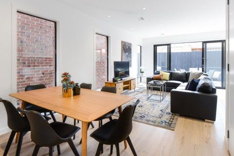 Boutique Stays-Murrumbeena Place 1 - Surfers Gold Coast 1