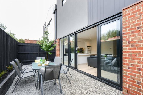 Boutique Stays-Murrumbeena Place 1 - Surfers Gold Coast 3
