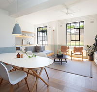 Boutique Sunlit Studio with Designer Furnishings - Surfers Gold Coast