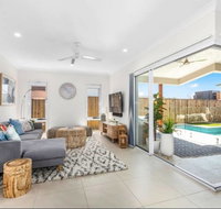Brand New PRIZE HOME 50m path to beach - Surfers Gold Coast