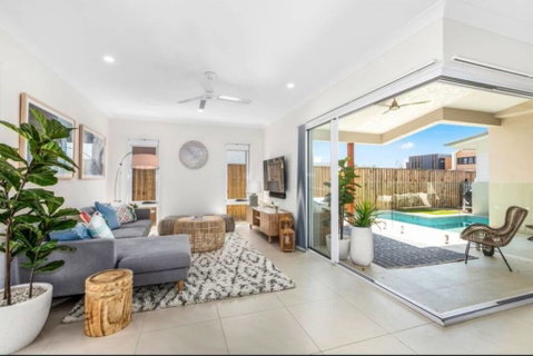 Brand New PRIZE HOME 50m Path To Beach - Surfers Gold Coast 0