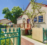 Bright 3-bedroom apartment - Central Armidale - Surfers Gold Coast