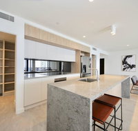 Broadbeach New Luxury Vue 17 Beach Views - Surfers Gold Coast