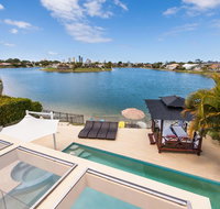 Broadbeach Waterfront Holiday House - Surfers Gold Coast