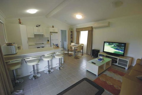 Broke Village Hideaway - Surfers Gold Coast 3