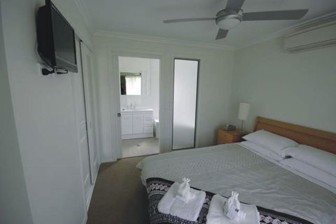 Broke Village Hideaway - Surfers Gold Coast 1