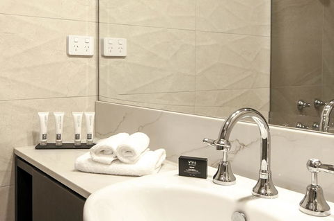 Burke And Wills Hotel Toowoomba - Surfers Gold Coast 2