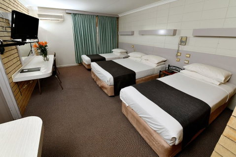 Burke And Wills Motor Inn - Surfers Gold Coast 1