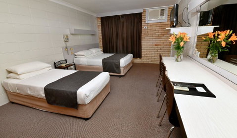 Burke And Wills Motor Inn - Surfers Gold Coast 2