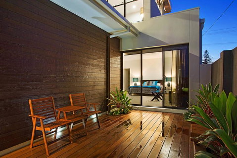 C'est La Vie - Surfers Gold Coast 3