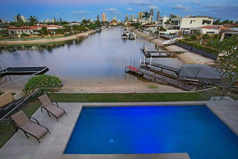 C'est La Vie - Surfers Gold Coast 1