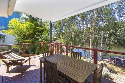 CABARITA BEACH BLISS - HOLIDAY HOME ON THE LAKE - Surfers Gold Coast 3