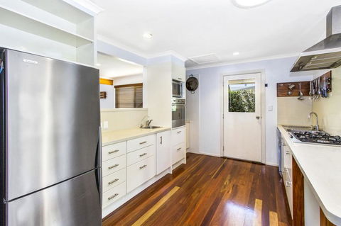 CABARITA BEACH BLISS - HOLIDAY HOME ON THE LAKE - Surfers Gold Coast 1