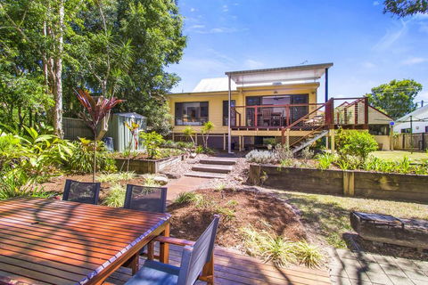 CABARITA BEACH BLISS - HOLIDAY HOME ON THE LAKE - Surfers Gold Coast 0