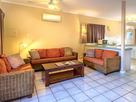 Cable Beachside Villas - Surfers Gold Coast 2