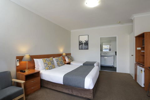 Cadman Motor Inn And Apartments - Surfers Gold Coast 1