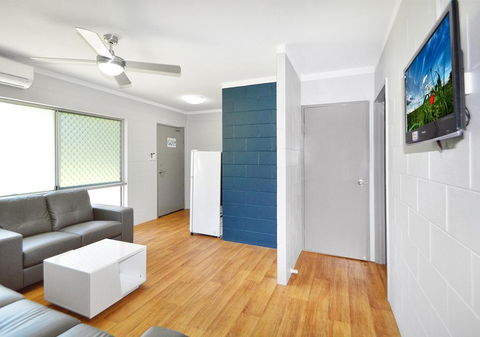 Cairns Adventure Lodge - Includes All Meals Served In The Dining Hall - Surfers Gold Coast 1