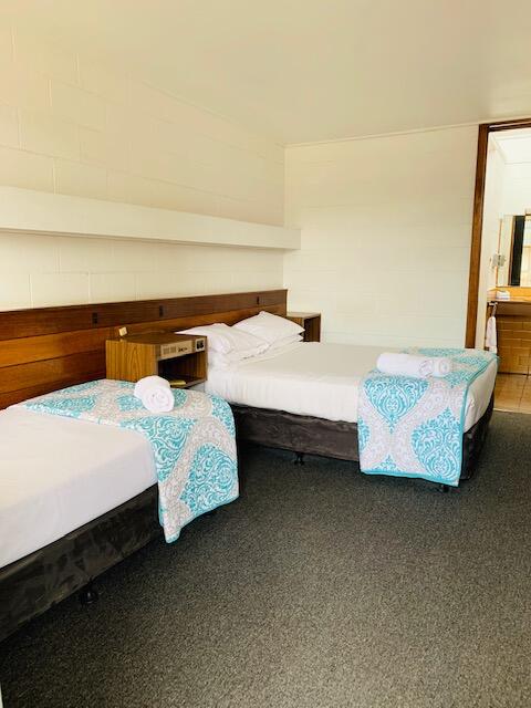 Caledonian Hotel Motel - Surfers Gold Coast 3