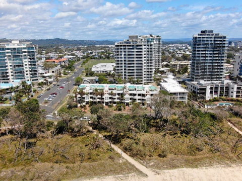 Camargue Beachfront Apartments - Surfers Gold Coast 2