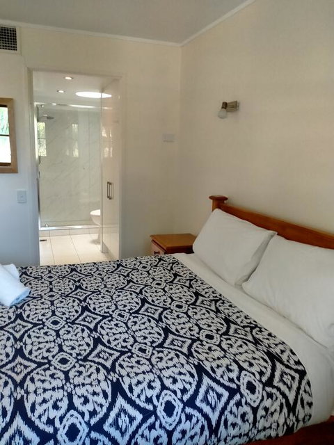 Camargue Beachfront Apartments - Surfers Gold Coast 3