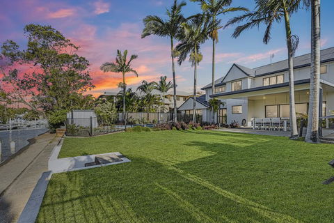 CANAL HOME NEAR MOOLOOLABA - Surfers Gold Coast 0