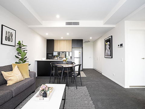 CANBERRA CHIC-hosted By:L'Abode Accommodation - Surfers Gold Coast 3