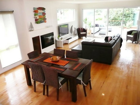 Captain's Cottage - Surfers Gold Coast 2