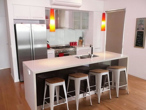 Captain's Cottage - Surfers Gold Coast 1