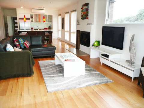 Captain's Cottage - Surfers Gold Coast 3