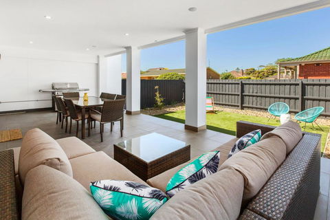 CASABLANCA - DROMANA - Surfers Gold Coast 3