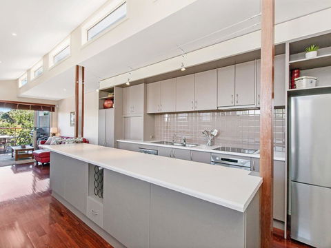 CASTWOOD VILLA No.2 - Surfers Gold Coast 3