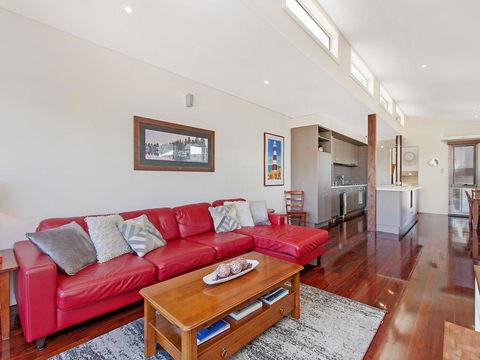 CASTWOOD VILLA No.2 - Surfers Gold Coast 0