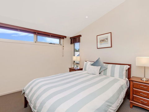 CASTWOOD VILLA No.2 - Surfers Gold Coast 2
