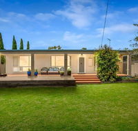 Casual Beachin It Family Getaway- with Bungalow on Beachfront - Surfers Gold Coast