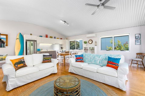 CASUARINA BEACH SHACKS 10 - Surfers Gold Coast 0