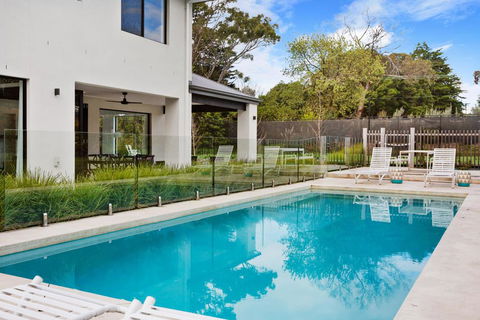 CATALINA - MOUNT ELIZA - Surfers Gold Coast 0