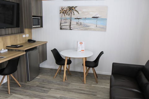 Central Motor Inn - Surfers Gold Coast 3