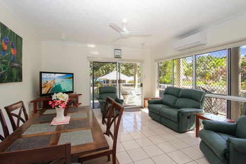 Champagne Apartment 1 - Surfers Gold Coast 2