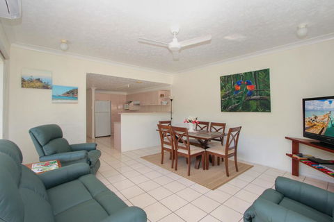 Champagne Apartment 1 - Surfers Gold Coast 3