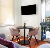 Charming Studio With Balcony in Inner-City Glebe - Surfers Gold Coast