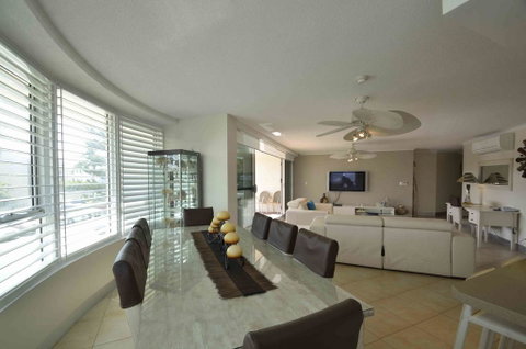 Chateau Royale Beach Resort - Surfers Gold Coast 1