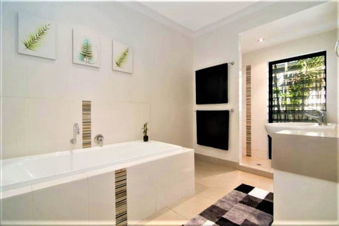 Chez Brolga - Surfers Gold Coast 1