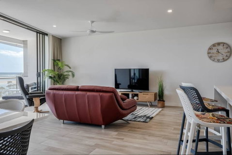 Chic Getaway At The Cosmopolitan Cotton Tree - Surfers Gold Coast 2
