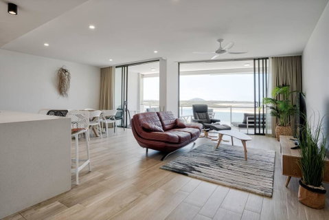 Chic Getaway At The Cosmopolitan Cotton Tree - Surfers Gold Coast 0