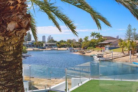 Coastal Elegance - Surfers Gold Coast 1