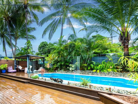 Coconut Blue Front - Palm Cove - Surfers Gold Coast 0