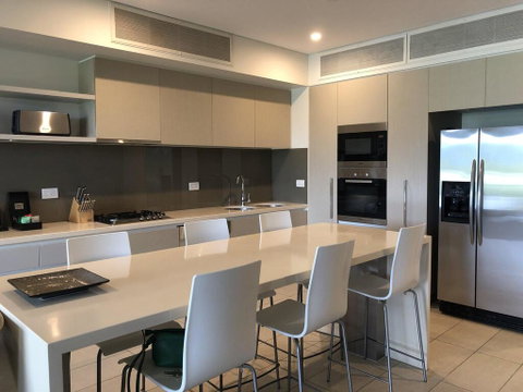 Coconut Grove 402 - Surfers Gold Coast 1
