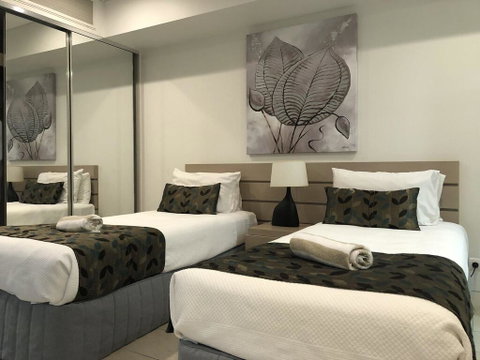 Coconut Grove 402 - Surfers Gold Coast 2
