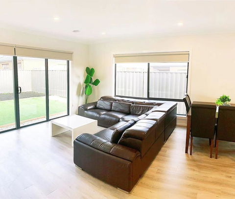 Comfortable 4BR 2Bath House Tarneit Melbourne - Surfers Gold Coast 3